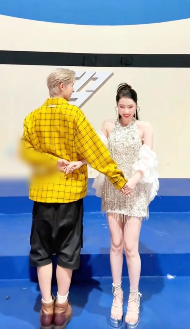 Quỳnh Nga đăng video mặc váy chưa từng xuất hiện trong chương trình. Ảnh: Chụp màn hình