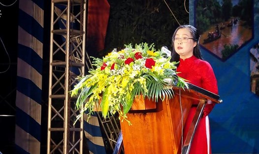 Bà Nguyễn Thị Quyên Thanh – Phó Chủ tịch UBND tỉnh Vĩnh Long phát biểu khai mạc ngày hội du lịch tỉnh Vĩnh Long lần III, năm 2023. Ảnh: Hoàng Lộc