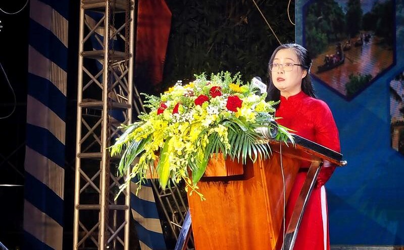Bà Nguyễn Thị Quyên Thanh – Phó Chủ tịch UBND tỉnh Vĩnh Long phát biểu khai mạc ngày hội du lịch tỉnh Vĩnh Long lần III, năm 2023. Ảnh: Hoàng Lộc