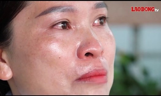 Nước mắt của chị Đinh Thị Ngọc, viên chức dân số đang công tác tại Trạm Y tế xã Tu Lý, huyện Đà Bắc, tỉnh Hoà Bình. Ảnh cắt từ video