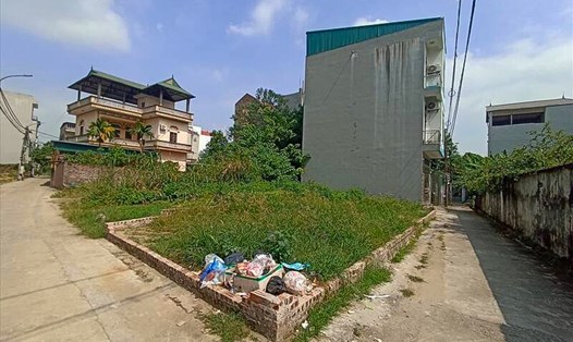 Nhiều lô đất nền xen kẹt ở xã Uy Nỗ (huyện Đông Anh, Hà Nội) đang được rao bán trên mạng xã hội. Ảnh: Thu Giang