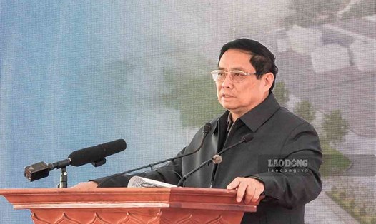 Thủ tướng Chính phủ Phạm Minh Chính nhận định, việc khánh thành 4 dự án trọng điểm ở cả 2 đầu đất nước là một dấu mốc lịch sử. Ảnh: Văn Thành Chương