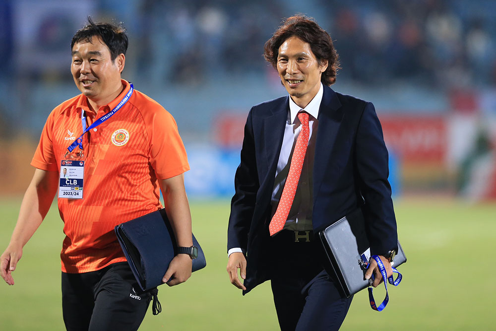 Huấn luyện viên Gong Oh-kyun trải qua 4 trận không thắng tại V.League 2023-2024. Ảnh: Minh Dân