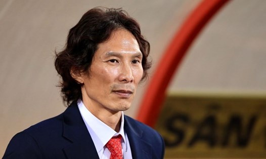 Huấn luyện viên Gong Oh-kyun gặp khó ở câu lạc bộ Công an Hà Nội. Ảnh: Minh Dân