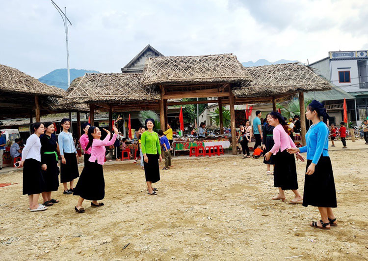 Trong chương trình đón chào năm mới 2024, thị xã Sa Pa sẽ tổ chức đón chào những vị khách đầu tiên xông đất. Ảnh: Bảo Nguyên