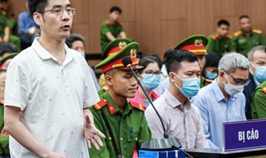 Bị cáo Hoàng Văn Hưng trong phiên toà sơ thẩm vụ chuyến bay giải cứu. Ảnh: H.Phương