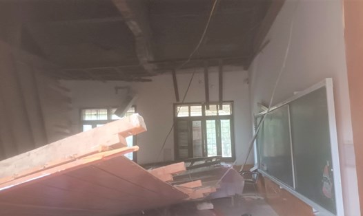 Hiện trường vụ sập trần nhà khiến học sinh Trường phổ thông Hermann Gmeiner Vinh bị thương. Ảnh: Hải Đăng
