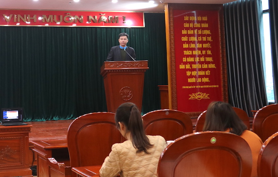 Ông Vũ Quang Huy, Phó Chủ tịch LĐLĐ tỉnh Nam Định phát biểu tại hội nghị. Ảnh: CĐNĐ