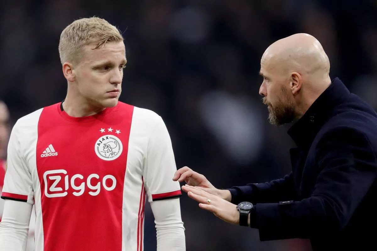 Van de Beek từng thi đấu chói sáng dưới sự dẫn dắt của Ten Hag tại Ajax.  Ảnh: AFP 