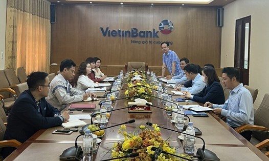  Công đoàn Ngân hàng Việt Nam kiểm tra thực hiện Quy chế dân chủ cơ sở tại công đoàn cơ sở  trên địa bàn tỉnh Hưng Yên năm 2023. Ảnh: Thanh Hương