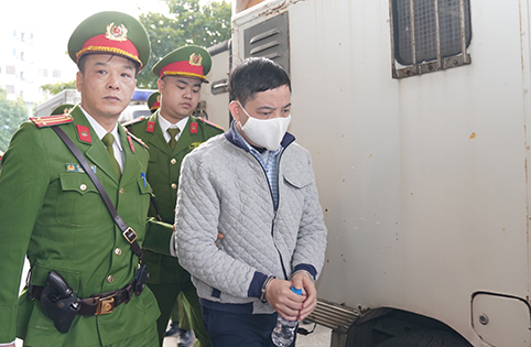 Bị cáo Phạm Trung Kiên - bị tuyên phạt tù chung thân tội “Nhận hối lộ” cũng xin giảm nhẹ hình phạt. Ảnh: Quang Việt