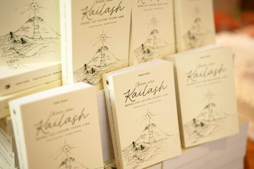 Cuốn sách "Chạm vào Kailash – những câu chuyện thánh linh" do Nhà xuất bản Dân Trí phát hành. Ảnh: Nhân vật cung cấp
