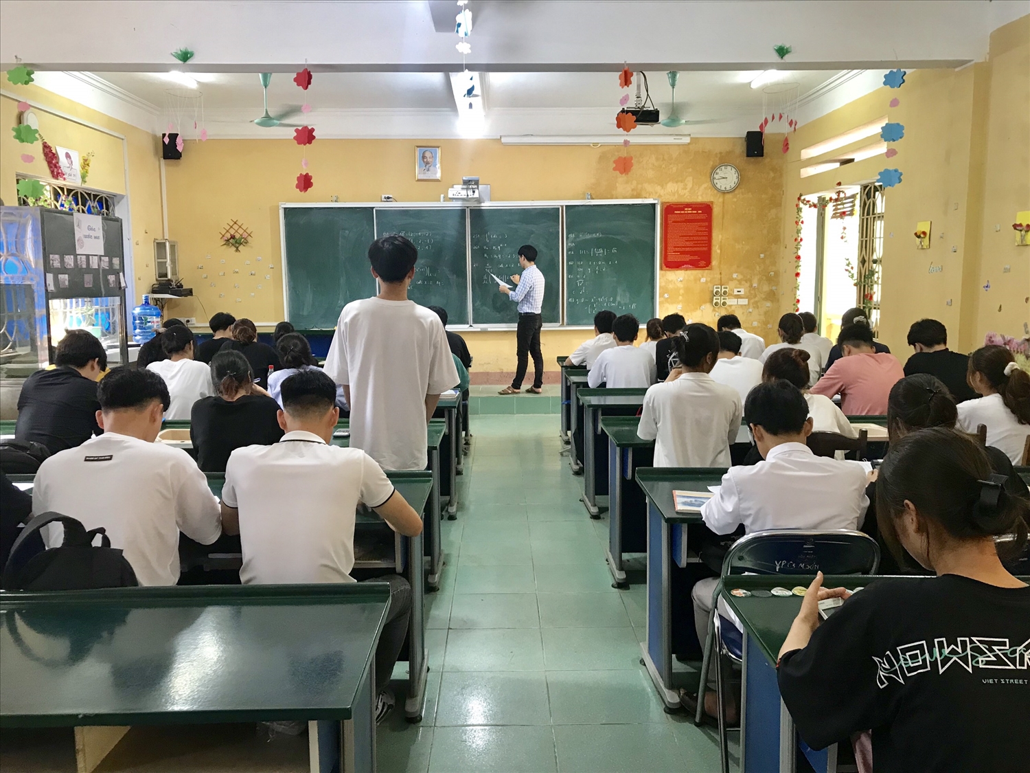 Xét thăng hạng chức danh nghề nghiệp giáo viên cần có quy định rõ ràng