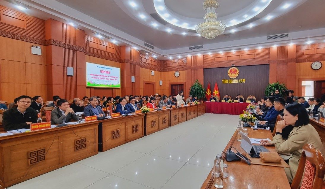 Quang cảnh buổi họp báo cuối năm 2023 tại tỉnh Quảng Nam. Ảnh: Hoàng Bin.