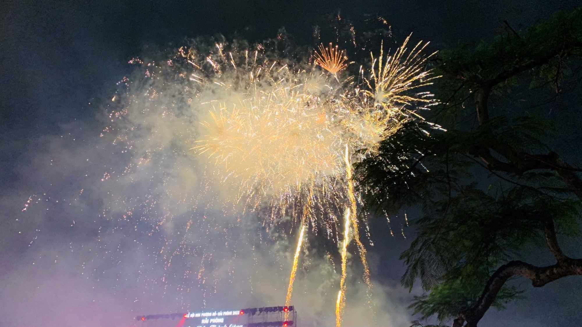 Hải Phòng sẽ bắn pháo hoa 12 điểm Đêm giao thừa Tết Nguyên đán Giáp Thìn 2024. Ảnh: Hoàng Khôi