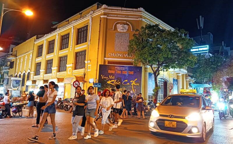 Ngành du lịch Hà Nội đã nhanh chóng bắt nhịp, chuyển mình nhằm thu hút du khách sau dịch COVID-19. Ảnh: Thu Giang