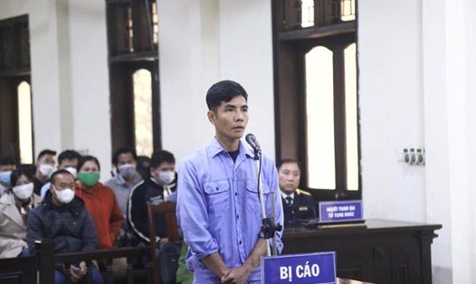 Bị cáo Nguyễn Minh Tú - người đứng đầu đường dây mua bán trái phép hơn 1 triệu hóa đơn. Ảnh: Trường Quân.