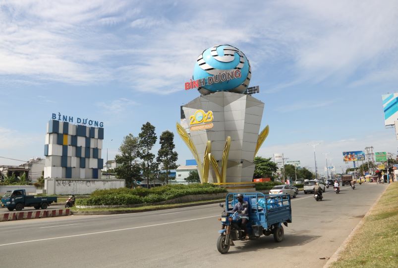 Nhịp sống 24h: Cận cảnh cổng chào 40 tỉ đồng ở Bình Dương trước năm mới