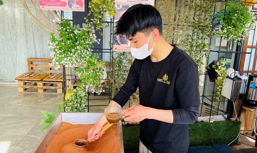 Cà phê cát mới xuất hiện ở Đà Lạt được 2 tháng nay. Ảnh: Mai Hương