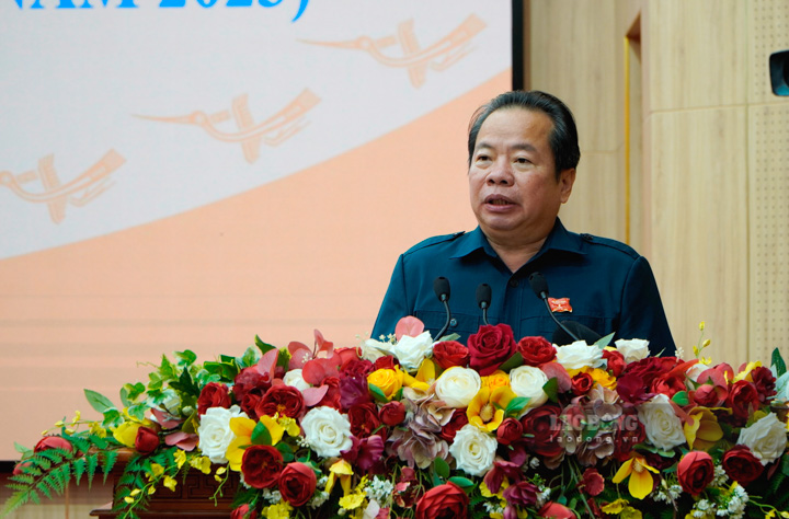 Chủ tịch HĐND tỉnh Kiên Giang Mai Văn Huỳnh phát biểu tại kỳ họp. Ảnh: Nguyên Anh