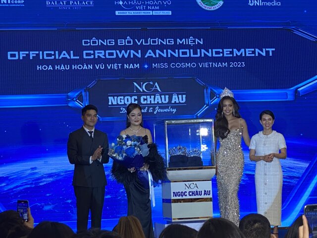 Lễ công bố vương miện dành cho Hoa hậu và Á hậu Hoàn vũ năm 2023 diễn ra tại TP Đà Lạt. Ảnh: Mai Hương