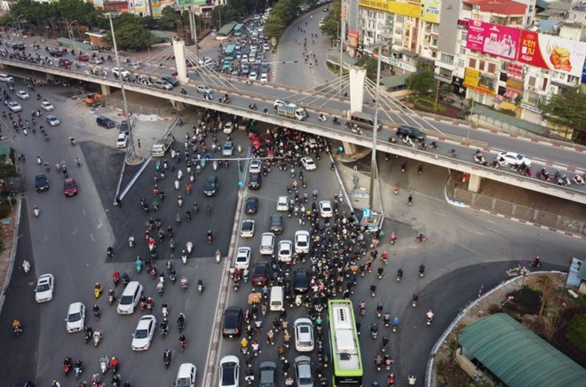 2 năm và 5 lần điều chỉnh giao thông tại Ngã Tư Sở, ùn tắc chưa chấm dứt