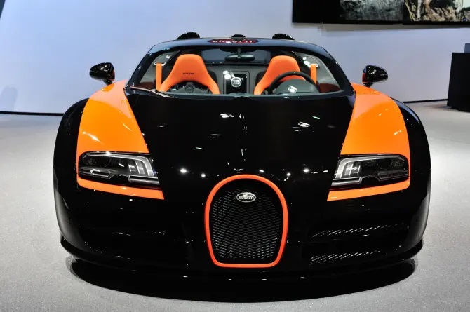 Chiếc Bugatti có giá 1 triệu bảng sẽ là một trong những món quà đắt giá dành cho các ngôi sao hàng đầu tại Saudi Arabia trong kỳ Giáng sinh 2023. Ảnh: The Sun