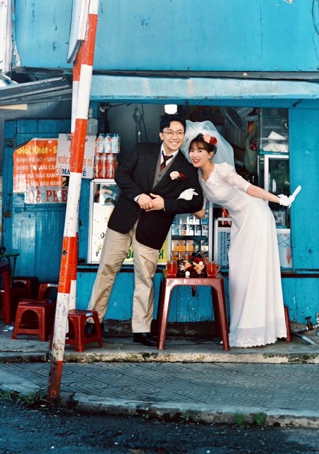 Bộ ảnh cưới của vợ chồng Trấn Thành được khen màu sắc đẹp, bối cảnh lung linh như phim. Ảnh: Facebook nhân vật