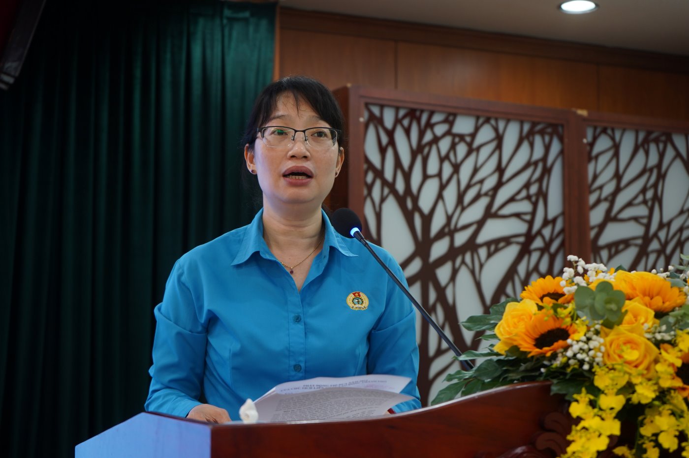 Bà Trần Thị Diệu Thúy - Chủ tịch LĐLĐ TPHCM phát biểu tại Hội nghị. Ảnh: Phương Ngân