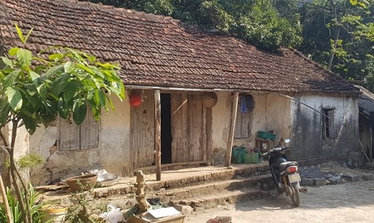 Từ nhiều năm nay, 9 hộ dân tại xóm 9, xã Gia Sinh, huyện Gia Viễn, Ninh Bình phải sống trong những căn nhà xập xệ, xuống cấp nhưng không được sửa chữa. Ảnh: Diệu Anh