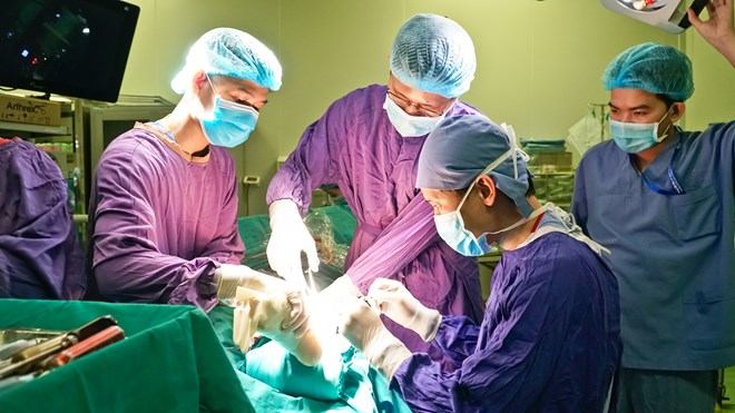 Phẫu thuật thành công cho CSGT bị nam thanh niên vượt chốt đâm gãy chân