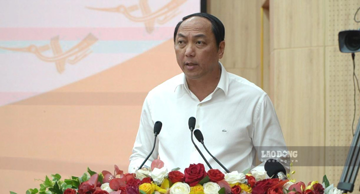 Chủ tịch UBND tỉnh Kiên Giang Lâm Minh Thành giải trình các vấn đề đại biểu, cử tri đặt ra. Ảnh: Nguyên Anh
