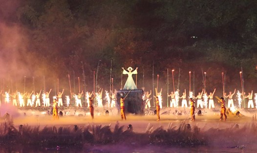 Một tiết mục văn nghệ đặc sắc tại lễ khai mạc Festival Ninh Bình lần thứ II năm 2023. Ảnh: Diệu Anh