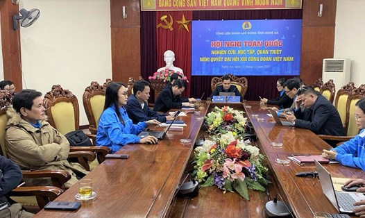 Điểm cầu cấp tỉnh Nghệ An được kết nối trực tiếp với điểm cầu của Tổng Liên đoàn Lao động Việt Nam. Ảnh: Hải Đăng