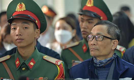 Bị cáo Trịnh Thanh Hùng tại phiên toà xét xử liên quan đến sai phạm tại Việt Á, Học viện Quân y. Ảnh: Quang Việt