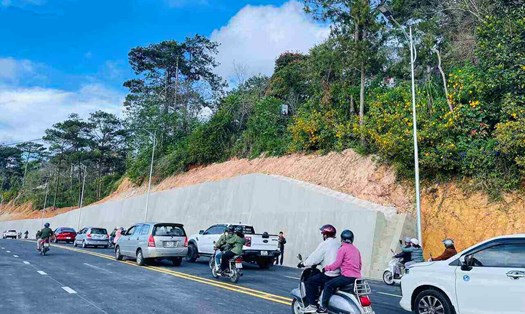 UBND tỉnh Lâm Đồng đã có văn bản về việc rà soát, kiểm tra điều kiện thông xe tạm thời đèo Prenn. Ảnh: Mai Hương