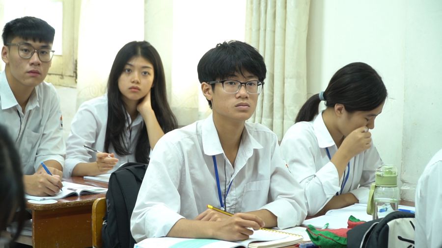 Nhiều ý kiến trái chiều về thêm chứng chỉ được miễn thi môn Tiếng Anh. Ảnh: Trang Hà