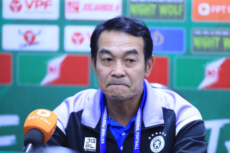 Huấn luyện viên Đinh Thế Nam chưa hài lòng với cách nhập cuộc của Hà Nội FC. Ảnh: Minh Dân