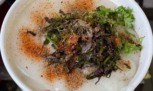 Bát cháo sườn lưỡi sánh mịn. Ảnh: Xuân An