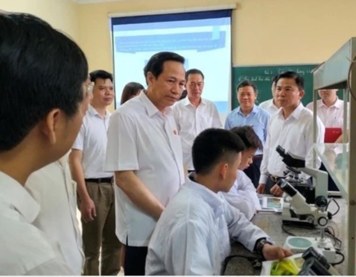 Bộ trưởng Bộ LĐTB-XH Đào Ngọc Dung thăm, làm việc tại Trường. 