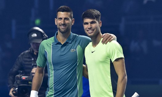Novak Djokovic và Carlos Alcaraz khiến người hâm mộ quần vợt thích thú với trận đấu giao hữu. Ảnh: Eurosport