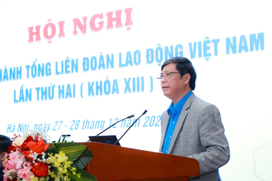Chủ tịch Liên đoàn Lao động tỉnh Bắc Giang Nguyễn Văn Cảnh tham luận tại hội trường. Ảnh: Hải Nguyễn 