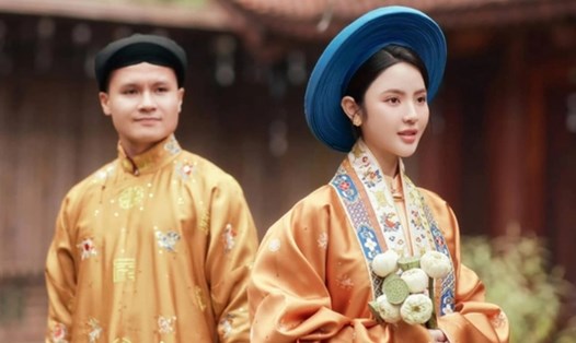 Ảnh cưới mặc cổ phục của Quang Hải và vợ. Ảnh: Lê Chí Linh.
