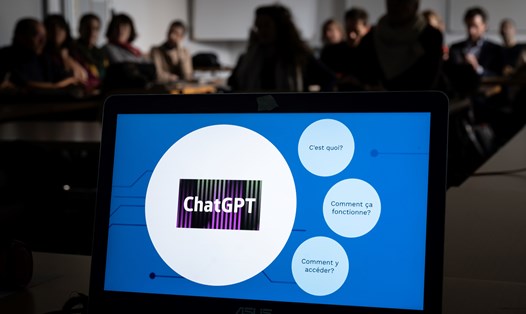 Nhà sản xuất ChatGPT OpenAI cùng Microsoft lại vừa bị kiện bởi New York Times vì vấn đề bản quyền đào tạo AI. Ảnh: AFP