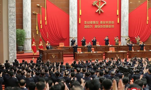 Ông Kim Jong-un phát biểu trong phiên họp của Đảng Lao động Triều Tiên. Ảnh: KCNA/AFP