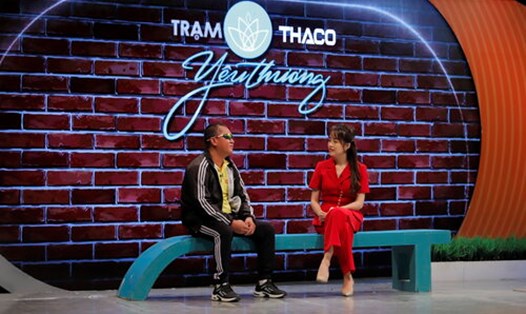 Chàng trai khiếm thị Phan Văn Sanh làm khách mời trong chương trình "Trạm yêu thương". Ảnh: VTV