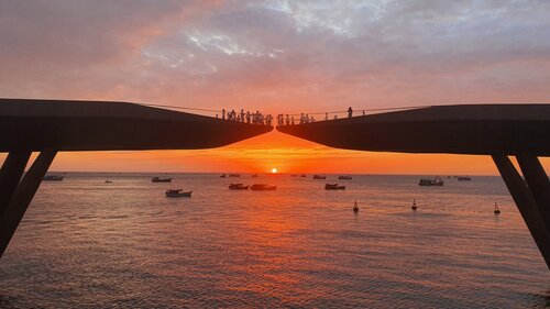 Cầu Hôn là một trong những điểm ngắm hoàng hôn đẹp nhất thế giới và được hãng CNN ca ngợi. Ảnh: SG