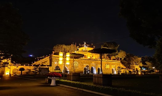 Di tích Hoàng thành Thăng Long (Hà Nội) về đêm. Ảnh: Chí Long 