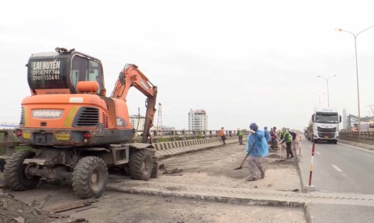 Công trình sửa cầu quốc lộ 18 đi qua địa bàn thành phố Bắc Ninh. Ảnh: Vân Trường