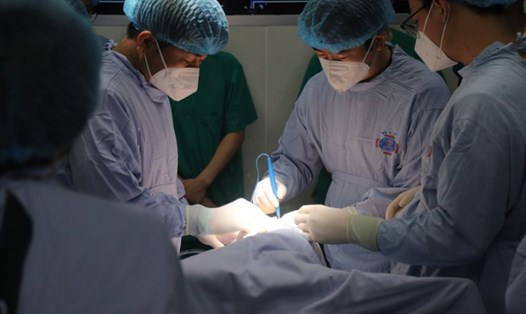 Một ca phẫu thuật ung thư phổi bằng robot tại Bệnh viện K. Ảnh: Trần Hà